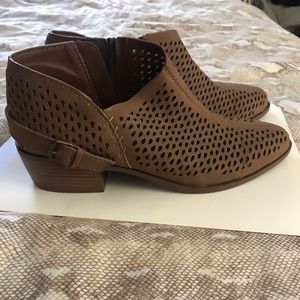 Quipid Spring Booties NWT on bottom of shoe